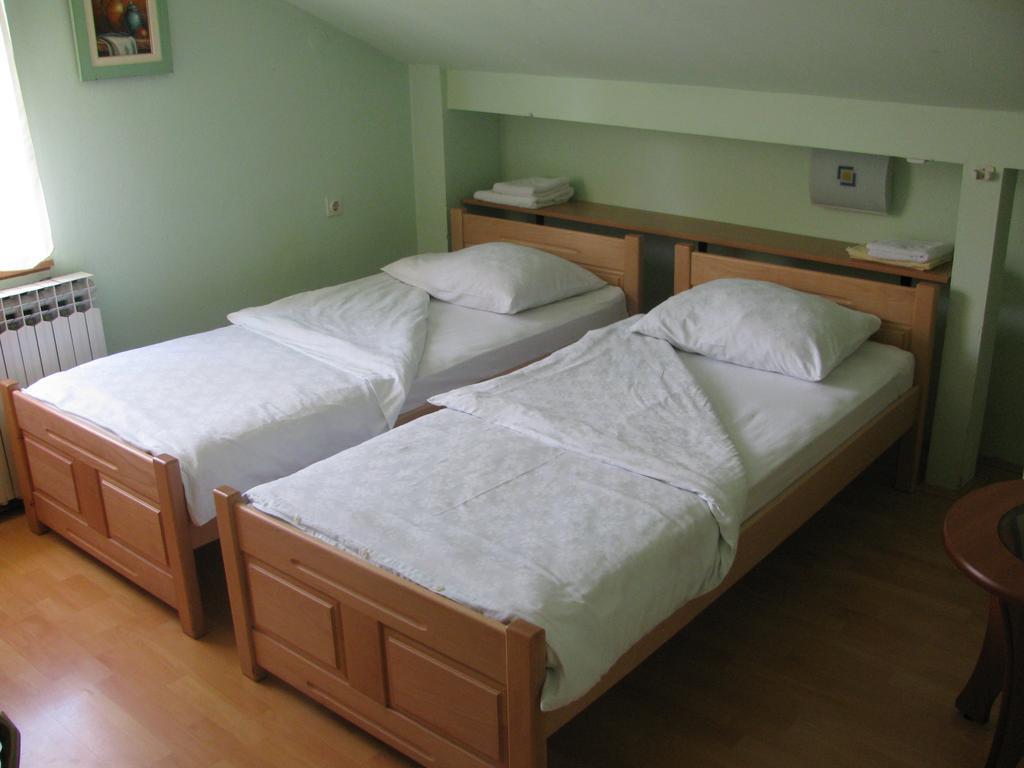 Apartments & Rooms Korzo Slavonski Brod Bilik gambar