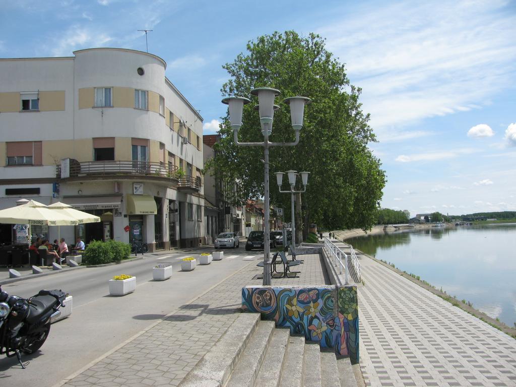Apartments & Rooms Korzo Slavonski Brod Bilik gambar