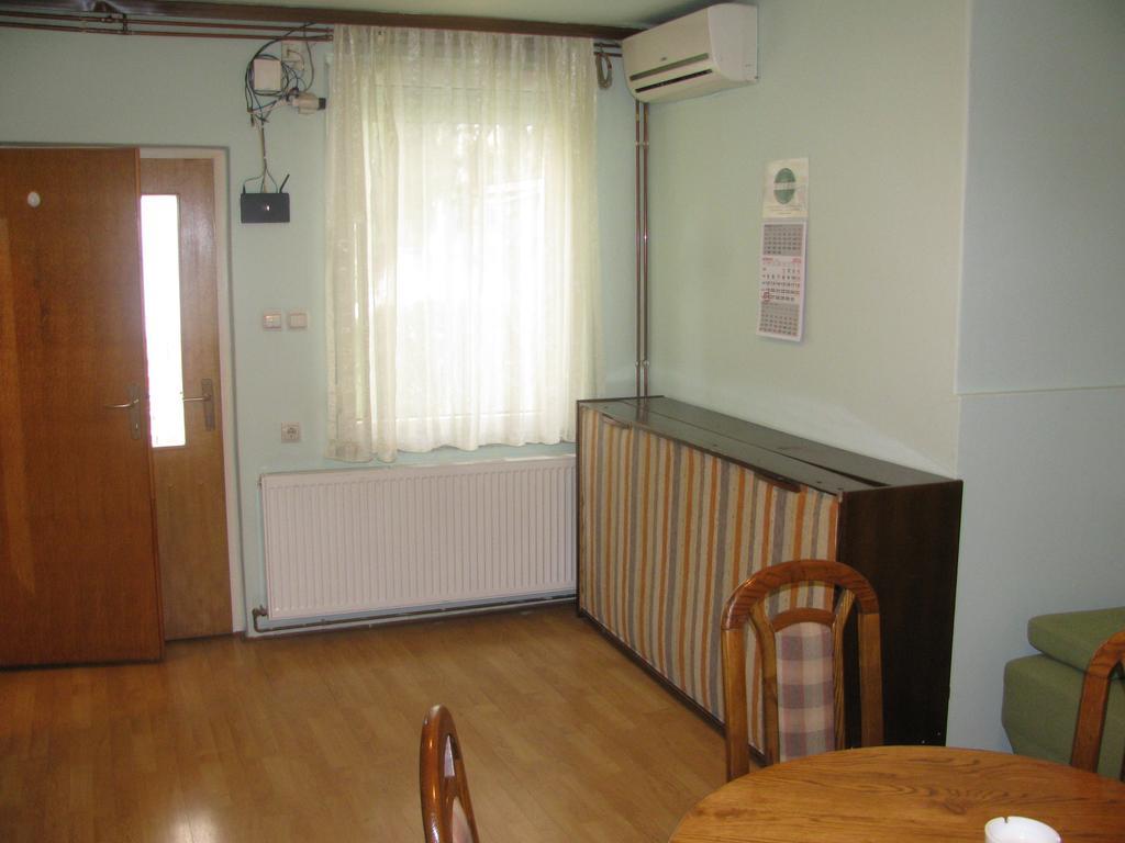 Apartments & Rooms Korzo Slavonski Brod Bilik gambar
