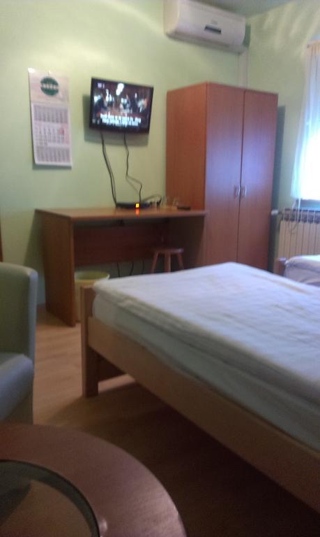 Apartments & Rooms Korzo Slavonski Brod Bilik gambar