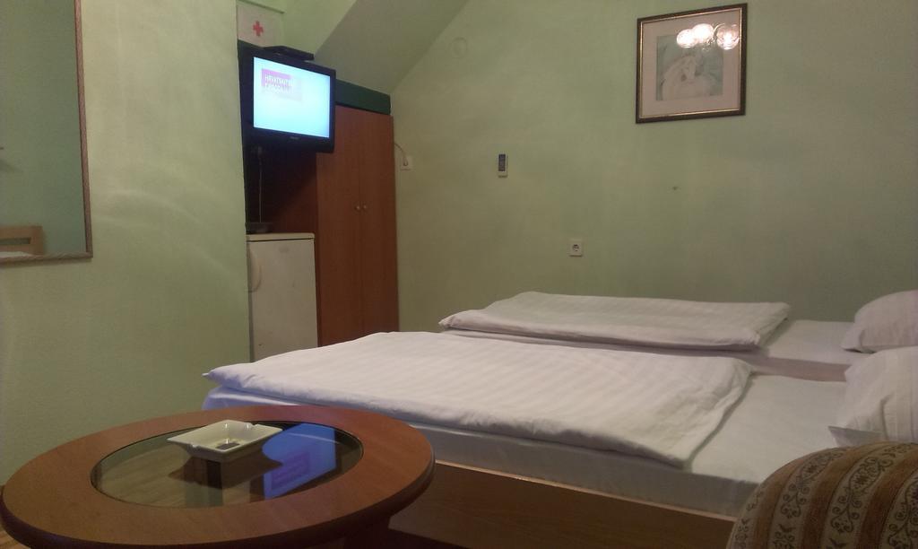 Apartments & Rooms Korzo Slavonski Brod Bilik gambar