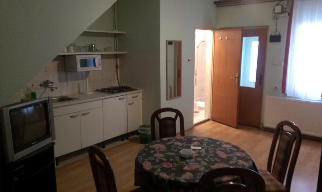 Apartments & Rooms Korzo Slavonski Brod Bilik gambar